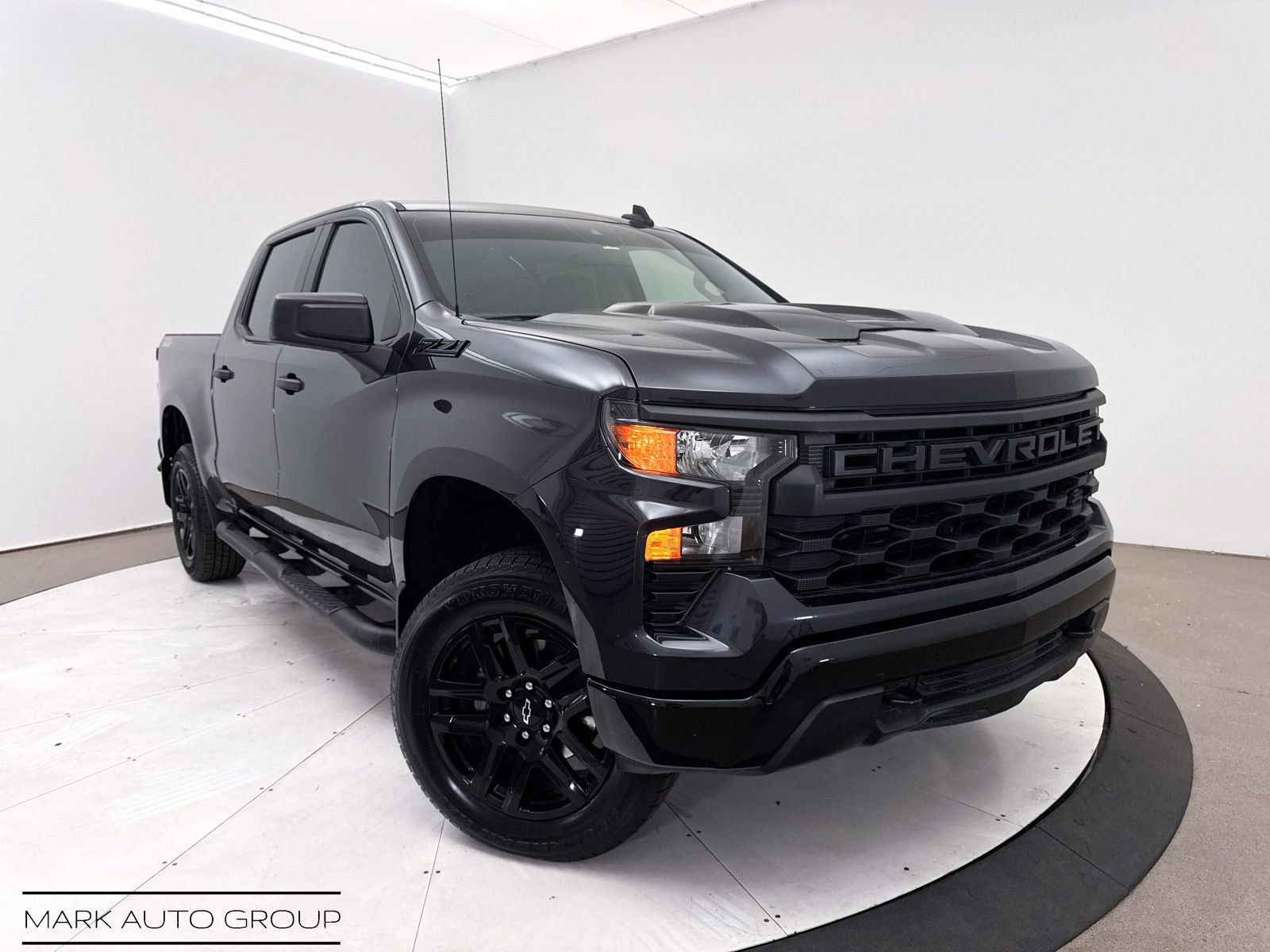 Used 2024 Chevrolet Silverado 1500 Custom Trail Boss w/ Turbomax Blackout Package AWD/4WD image 1