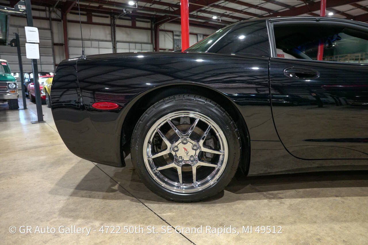 Used 1999 Chevrolet Corvette Coupe RWD image 9