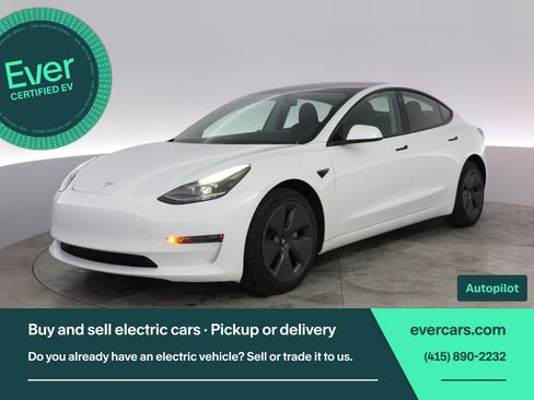 Used 2023 Tesla Model 3 Standard Range image 1