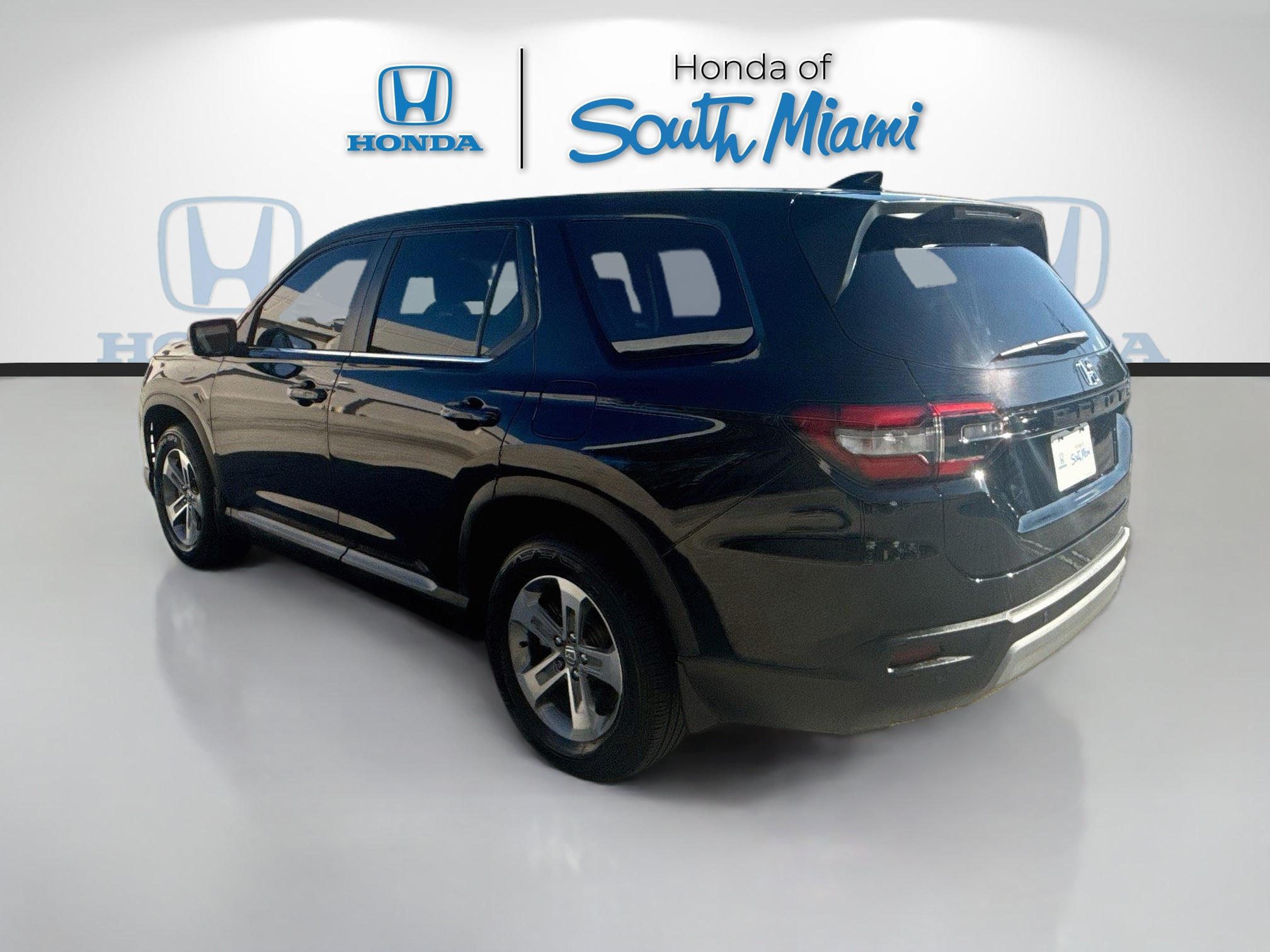 Used 2025 Honda Pilot EX-L image 5