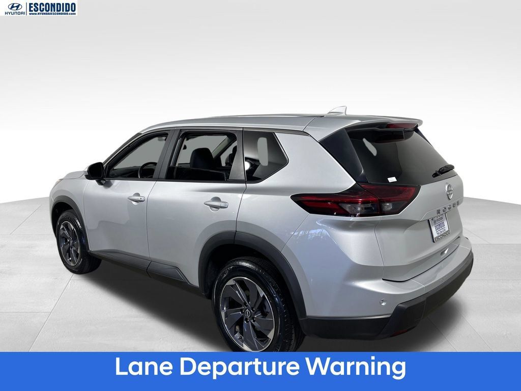 Used 2025 Nissan Rogue SV FWD image 3