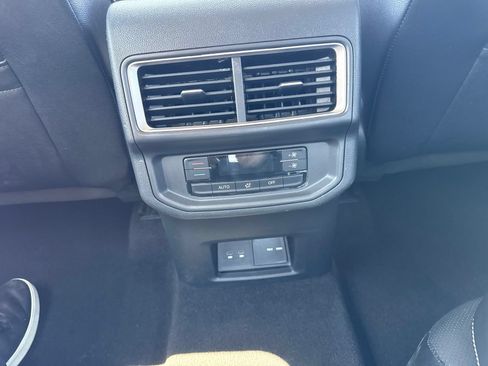 Used 2024 Volkswagen Atlas SE FWD image 17