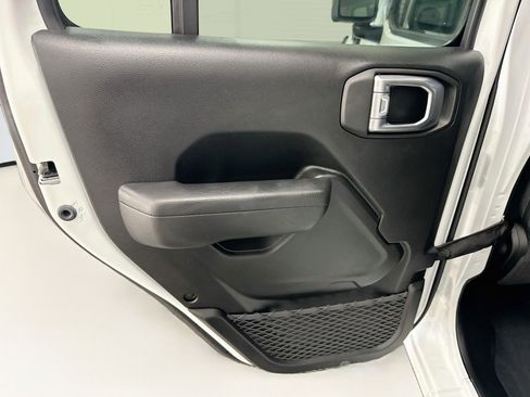 Used 2024 Jeep Wrangler Unlimited w/ Convenience Group AWD/4WD image 26