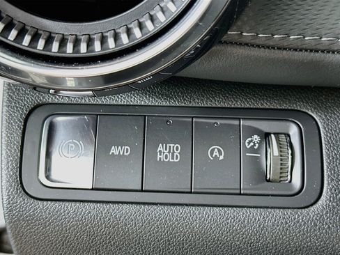 Used 2025 Chevrolet Equinox LT AWD/4WD image 17