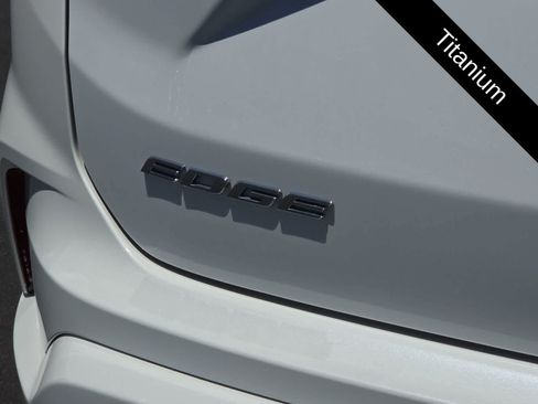 Used 2020 Ford Edge Titanium w/ Equipment Group 301A AWD/4WD image 12