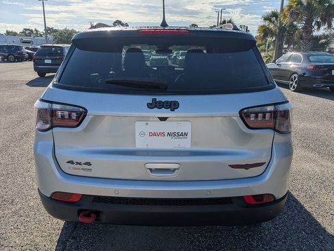 Used 2025 Jeep Compass Trailhawk AWD/4WD image 5