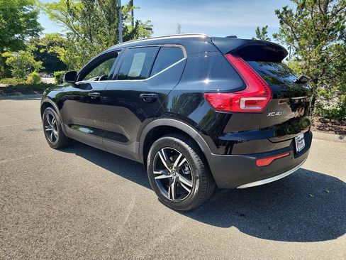 Used 2025 Volvo XC40 B5 Core image 7
