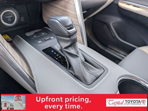 Used 2023 Toyota Venza Limited image 26