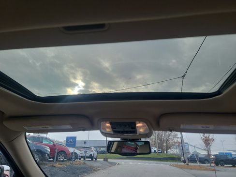 Used 2012 Jeep Grand Cherokee Limited w/ Luxury Group II image 18