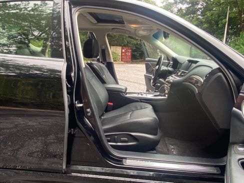 Used 2017 INFINITI Q70 3.7 RWD image 51