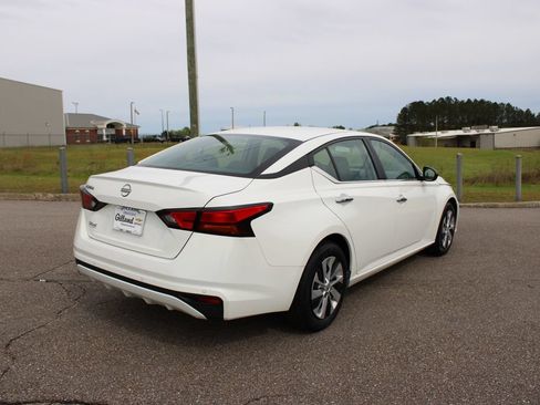 Used 2024 Nissan Altima 2.5 S FWD image 19