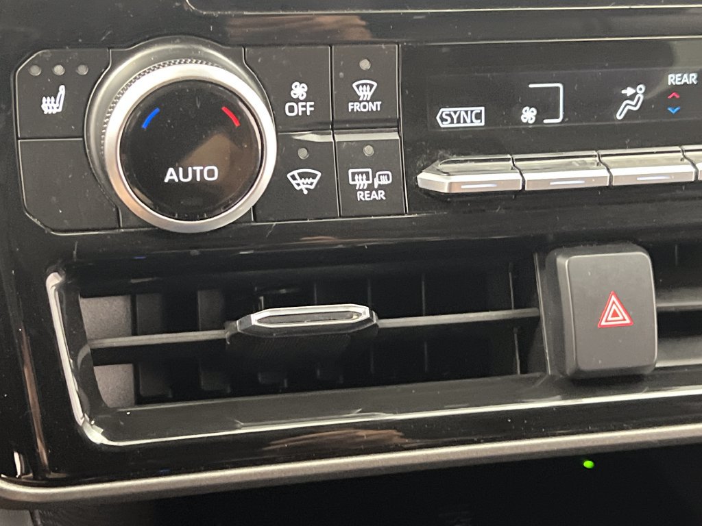Used 2025 Toyota Highlander XLE FWD image 67