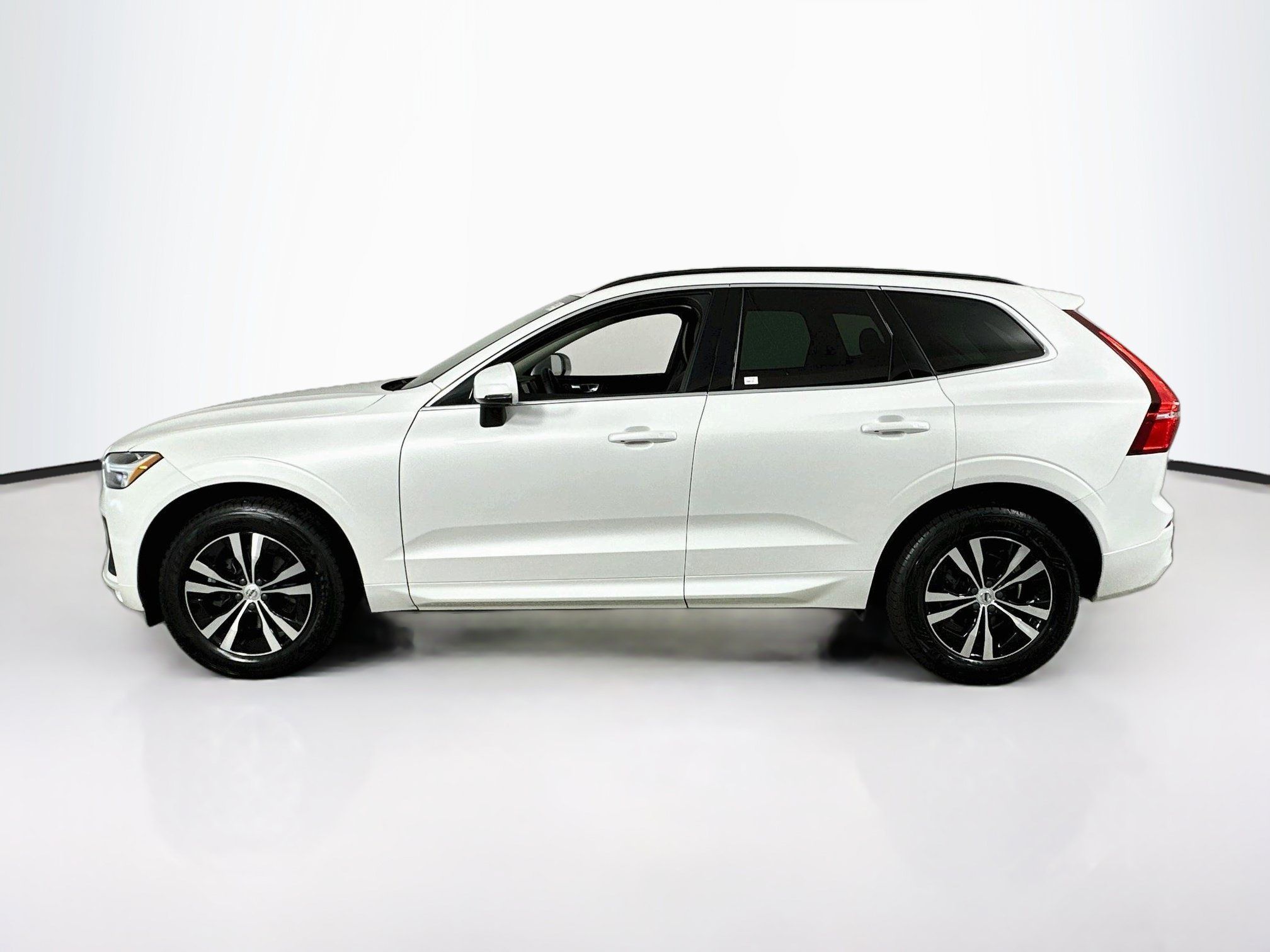 Used 2023 Volvo XC60 B5 Core w/ Protection Package AWD/4WD image 8
