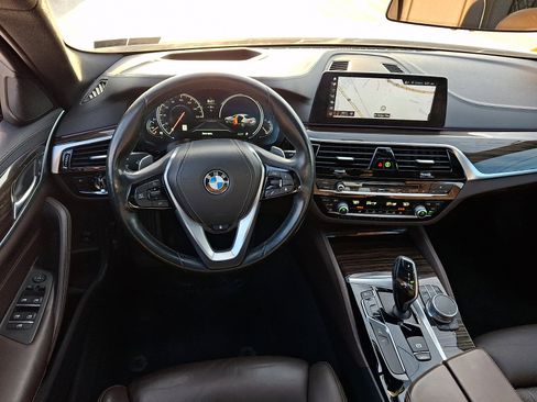 Used 2018 BMW 530i xDrive image 11