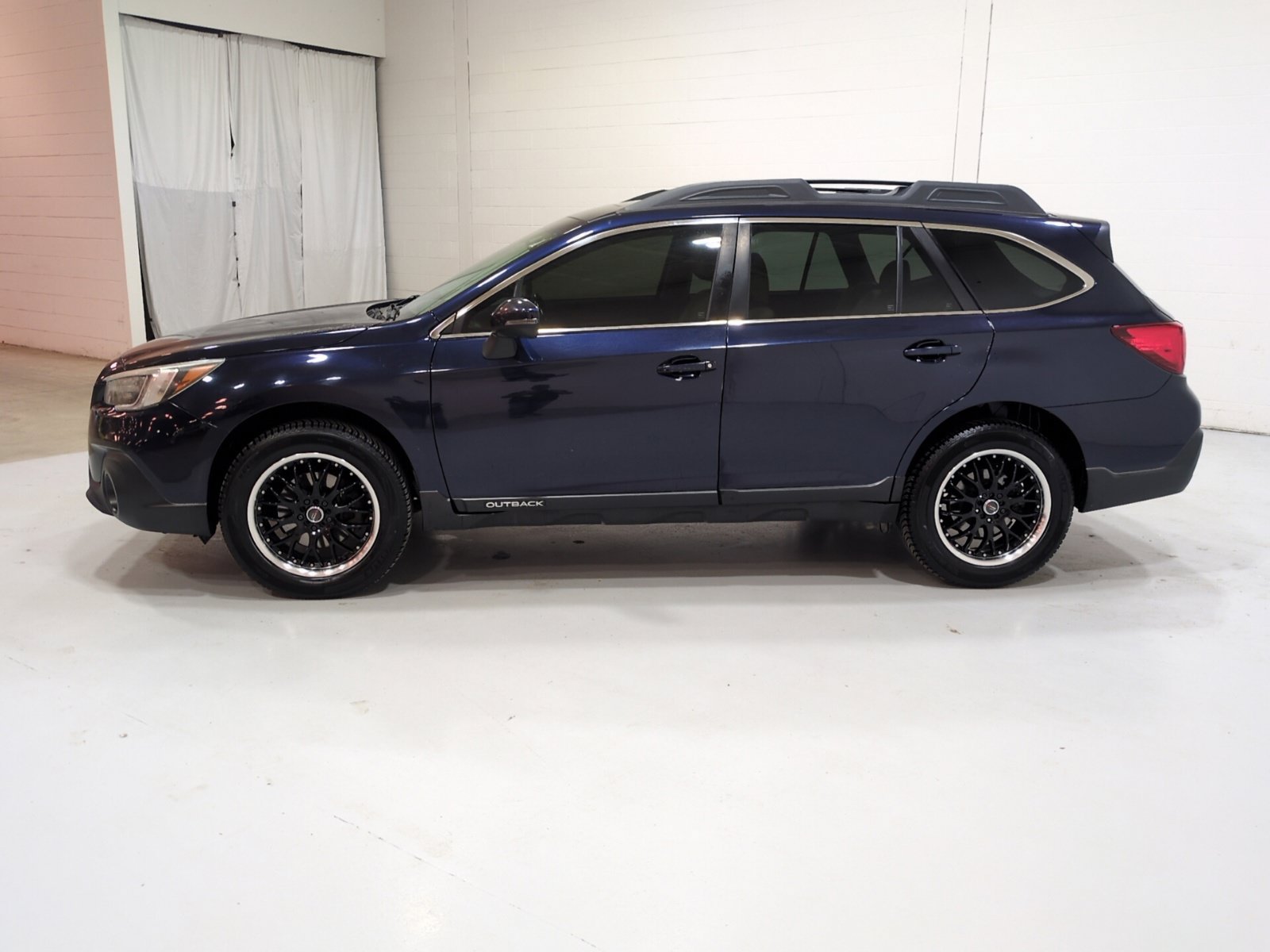 Used 2018 Subaru Outback 2.5i Limited AWD/4WD image 7