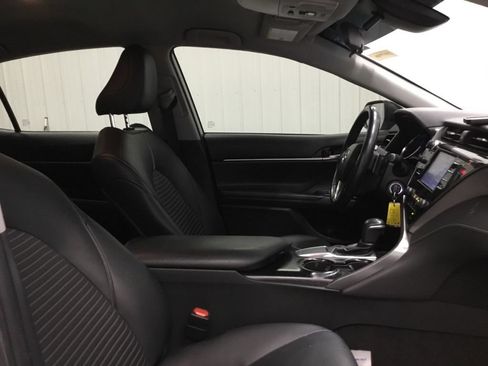 Used 2019 Toyota Camry SE FWD image 17