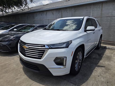 Used 2022 Chevrolet Traverse Premier FWD image 3