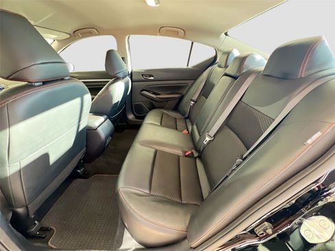 Used 2024 Nissan Altima 2.5 SR image 23