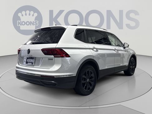 Used 2024 Volkswagen Tiguan SE w/ Panoramic Sunroof Package AWD/4WD image 11
