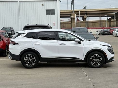 Used 2024 Kia Sportage EX image 3