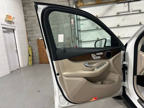 Certified 2022 Mercedes-Benz GLC 300 4MATIC image 11