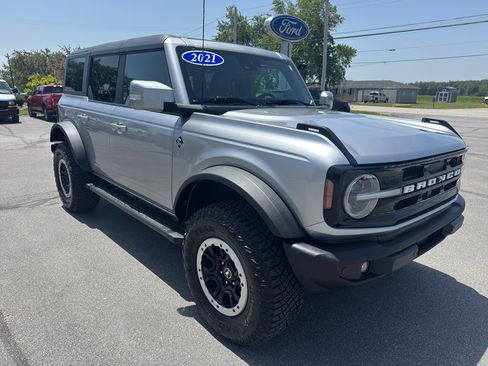 Used 2021 Ford Bronco Outer Banks w/ Sasquatch Package AWD/4WD image 3