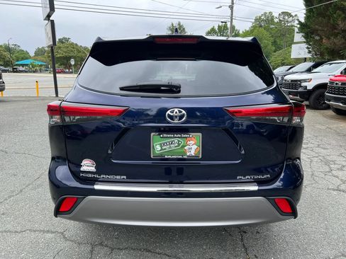 Used 2023 Toyota Highlander Platinum FWD image 5