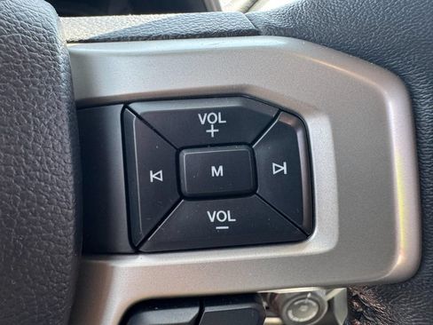 Used 2019 Ford F150 Lariat w/ Equipment Group 502A Luxury AWD/4WD image 17