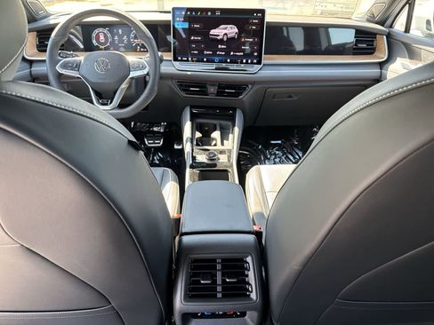 New 2026 Volkswagen Tiguan SEL R-Line AWD/4WD image 14