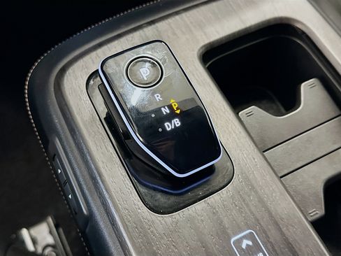 Used 2024 Nissan Ariya AWD image 25