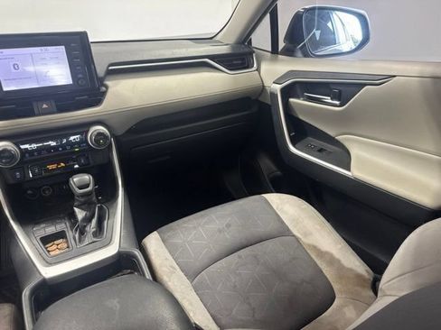 Used 2019 Toyota RAV4 XLE w/ Convenience Package FWD image 21