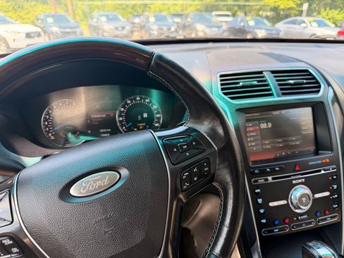Used 2016 Ford Explorer Platinum AWD/4WD image 30