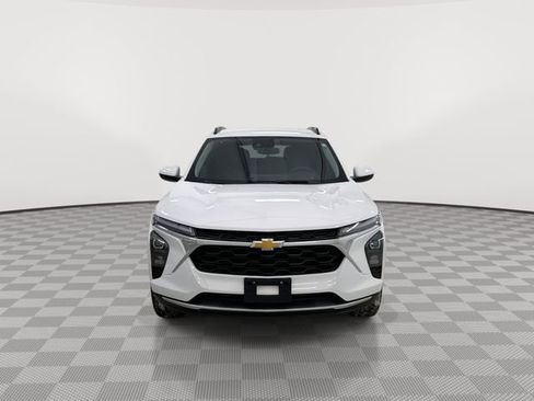 Used 2025 Chevrolet Trax LT w/ LT Convenience Package image 3