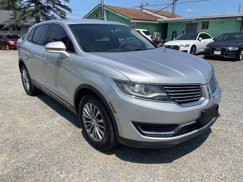 Used 2017 Lincoln MKX Select w/ Select Plus Package AWD/4WD image 4