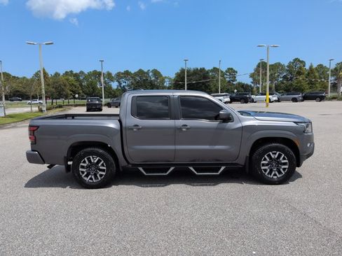 Used 2022 Nissan Frontier SV RWD image 3