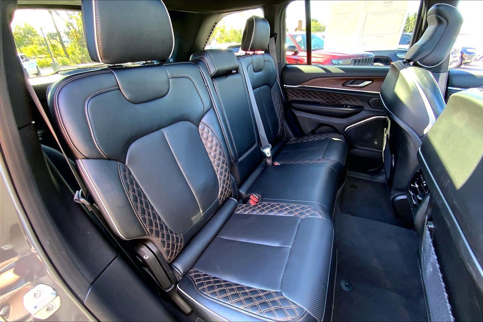 Certified 2025 Jeep Grand Cherokee Summit w/ Obsidian Package AWD/4WD image 18