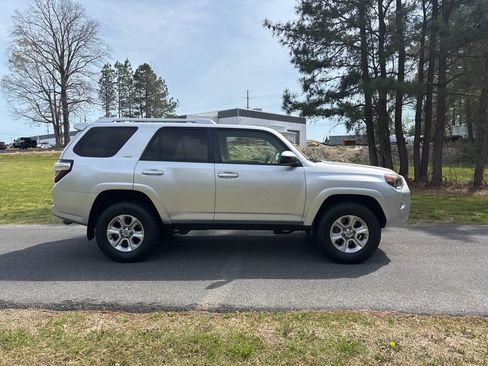 Used 2014 Toyota 4Runner SR5 image 4