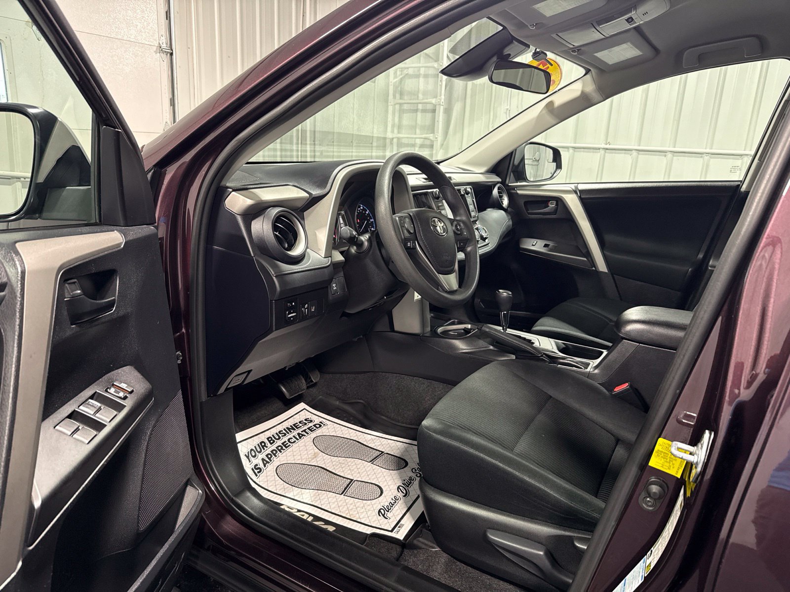 Used 2017 Toyota RAV4 LE AWD/4WD image 21