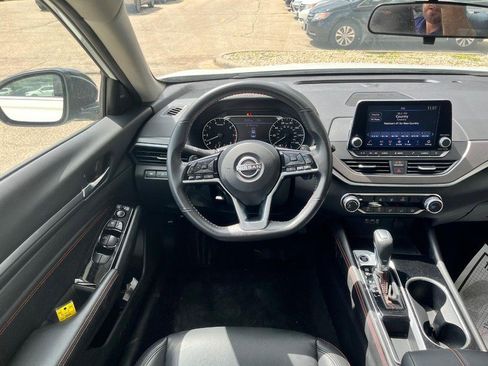 Used 2023 Nissan Altima 2.5 SR FWD image 9