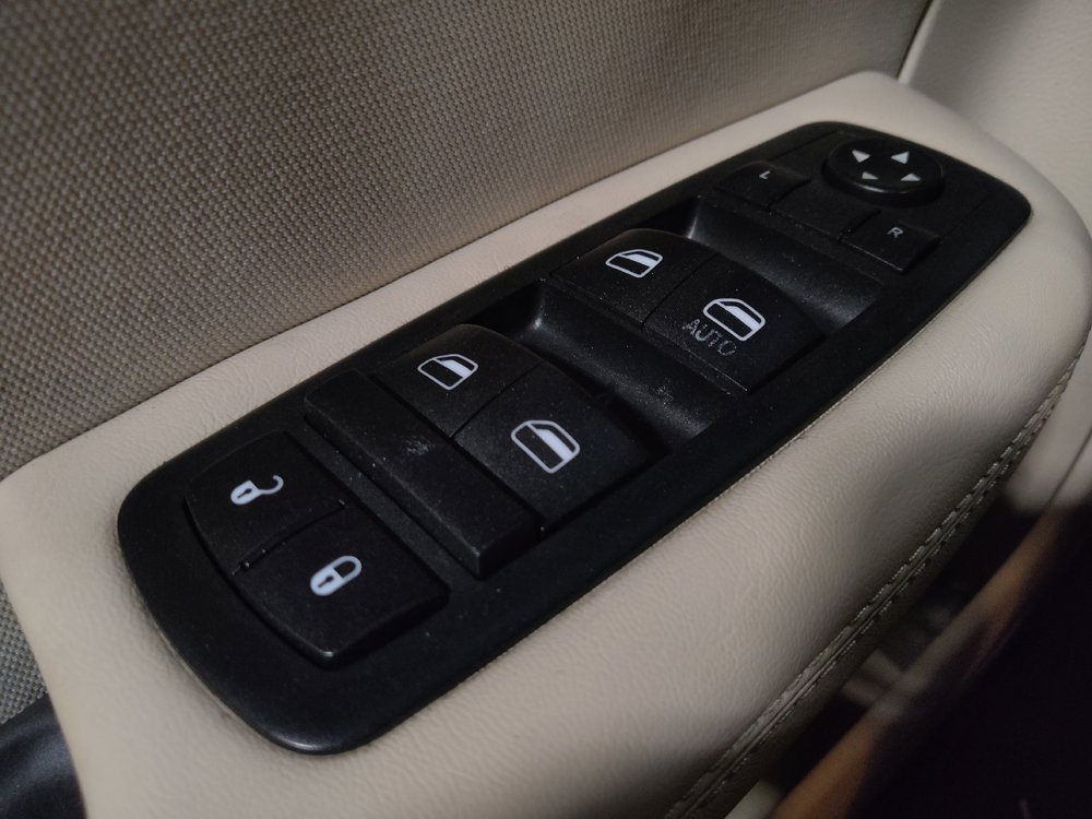 Used 2016 Chrysler 200 Limited FWD image 27