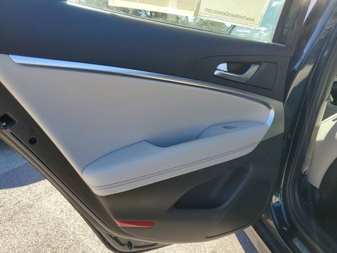 Used 2025 Genesis G70 2.5T image 16