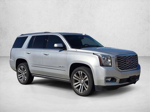 Used 2019 GMC Yukon Denali w/ Denali Ultimate Package image 3