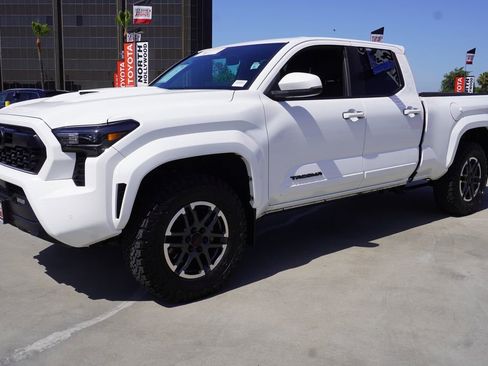 Certified 2024 Toyota Tacoma TRD Sport w/ TRD Sport Upgrade Package AWD/4WD image 4