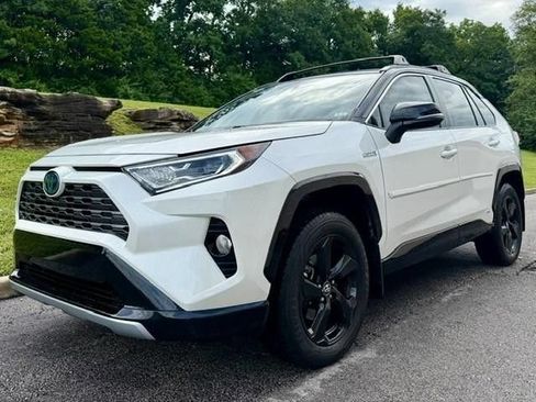Used 2020 Toyota RAV4 XSE AWD/4WD image 2