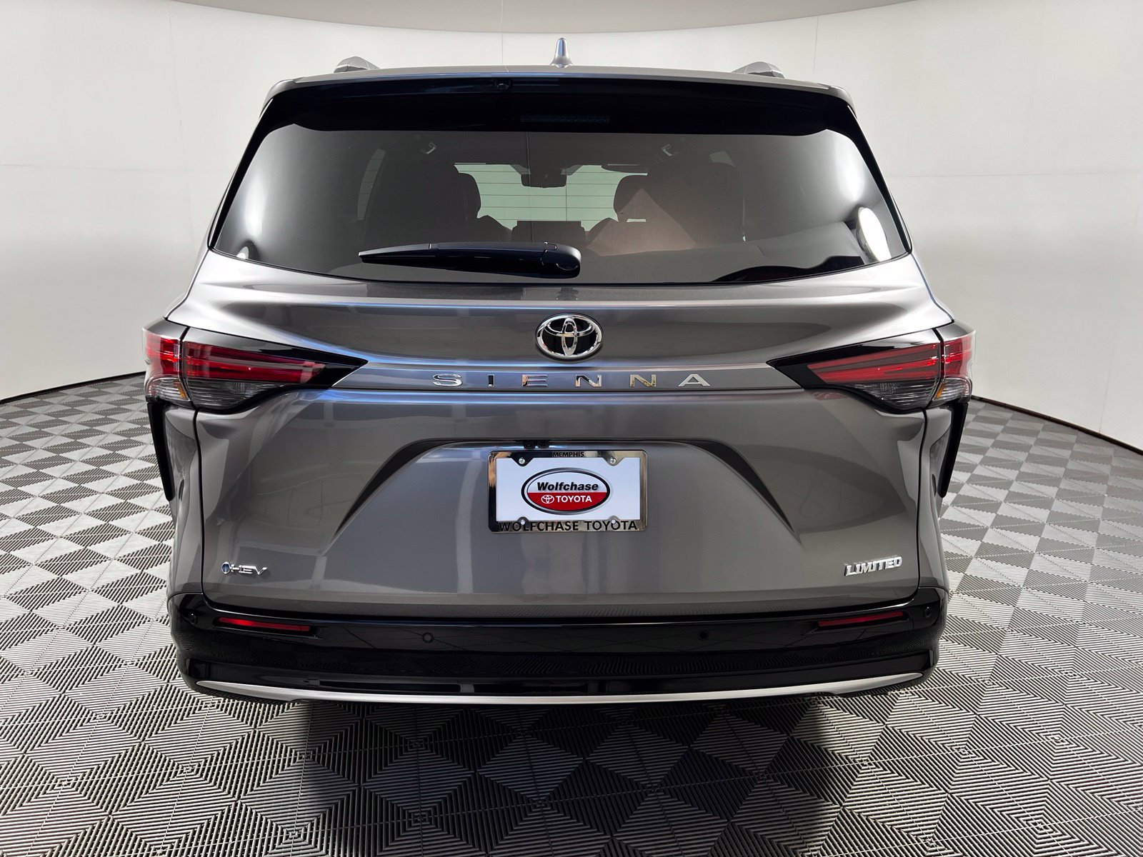 Used 2026 Toyota Sienna Limited FWD image 6