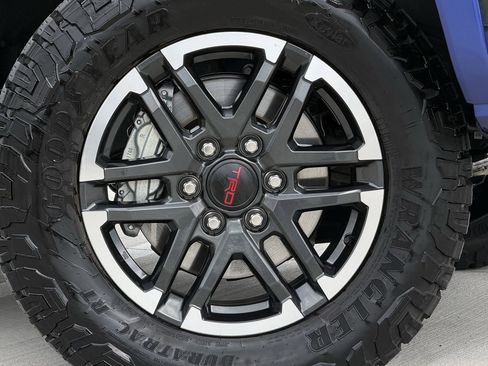 Used 2025 Toyota Tacoma TRD Sport image 9