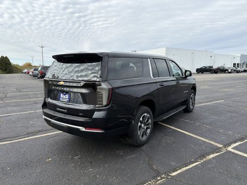 New 2026 Chevrolet Suburban LT image 5