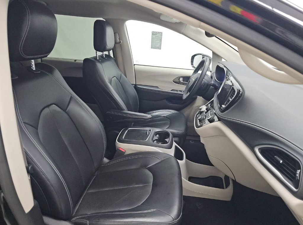 Used 2022 Chrysler Pacifica Touring-L AWD/4WD image 17