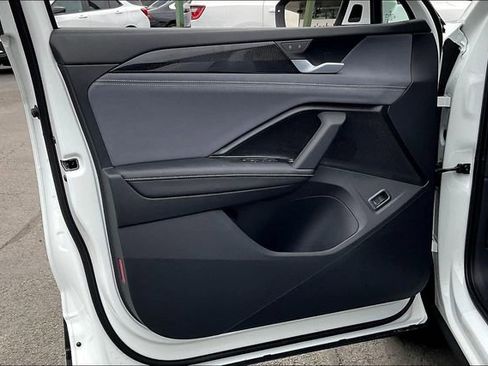 New 2025 Volkswagen Tiguan SE image 23