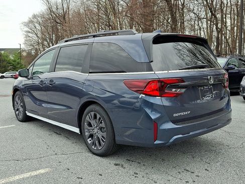 New 2026 Honda Odyssey Touring image 4